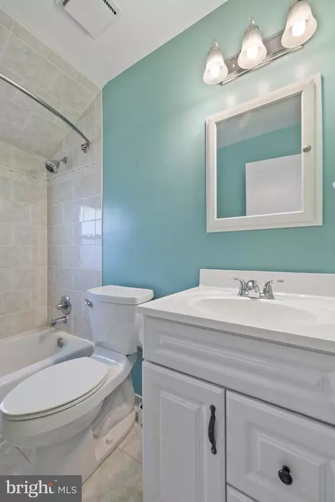 Bath - 3151 Castleleigh Rd, Silver Spring, MD 20904 photo 2 of 4