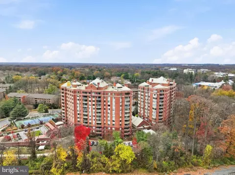 5802 Nicholson Ln #803, Rockville, MD 20852