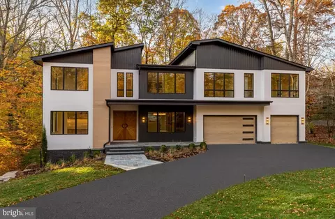6916 Carmichael Ave, Bethesda, MD 20817