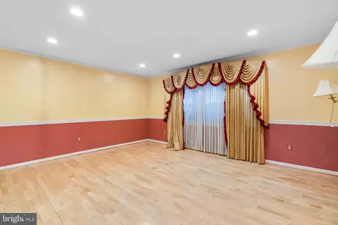 Living - 13712 Beret Pl, Silver Spring, MD 20906 photo 5 of 5