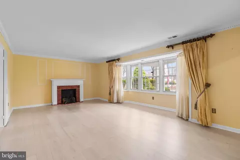 Living - 13712 Beret Pl, Silver Spring, MD 20906 photo 2 of 5