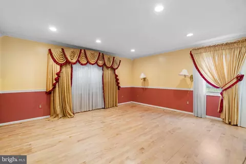 Living - 13712 Beret Pl, Silver Spring, MD 20906 photo 4 of 5