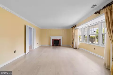 Living - 13712 Beret Pl, Silver Spring, MD 20906 photo 1 of 5