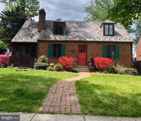 8904 Grant St, Bethesda, MD 20817