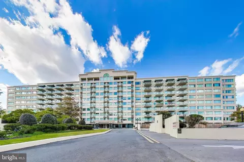 5450 Whitley Park Ter #806, Bethesda, MD 20814