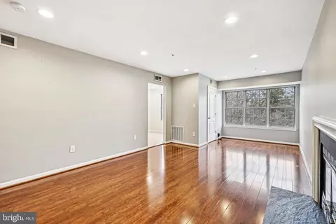 Living - 14901 Cleese Ct #5CE, Silver Spring, MD 20906 photo 3 of 3