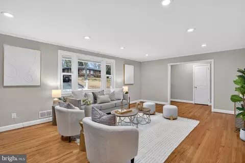 Living - 413 Southwest Dr, Silver Spring, MD 20901 photo 4 of 6