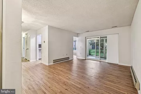Living - 15310 Pine Orchard Dr #84-1B, Silver Spring, MD 20906 photo 2 of 5
