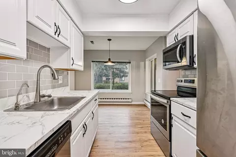 Kitchen - 15310 Pine Orchard Dr #84-1B, Silver Spring, MD 20906 photo 2 of 2