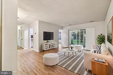 Living - 15310 Pine Orchard Dr #84-1B, Silver Spring, MD 20906 photo 3 of 5