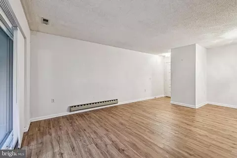 Living - 15310 Pine Orchard Dr #84-1B, Silver Spring, MD 20906 photo 4 of 5