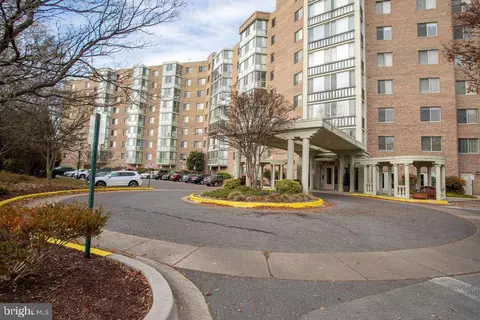 3005 S Leisure World Blvd #812, Silver Spring, MD 20906