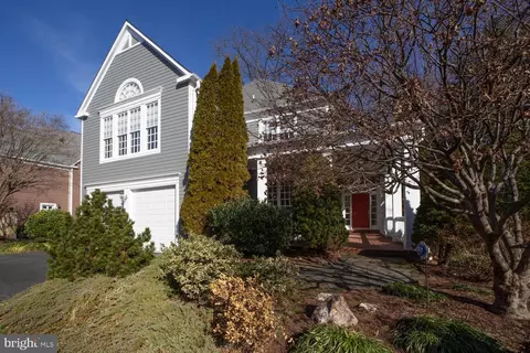 10505 Democracy Ln, Potomac, MD 20854