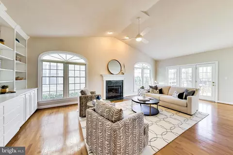 Living - 9200 Linden Grove Ct, Silver Spring, MD 20910 photo 1 of 7