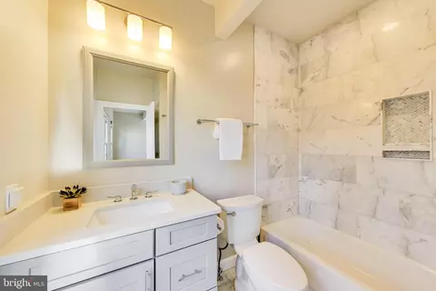 Bath - 9200 Linden Grove Ct, Silver Spring, MD 20910 photo 2 of 7