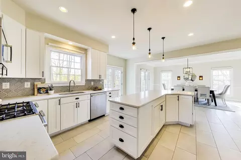 Kitchen - 9200 Linden Grove Ct, Silver Spring, MD 20910 photo 3 of 7