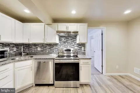 Kitchen - 9200 Linden Grove Ct, Silver Spring, MD 20910 photo 6 of 7