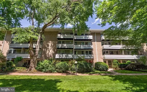 7515 Spring Lake Dr #D2, Bethesda, MD 20817