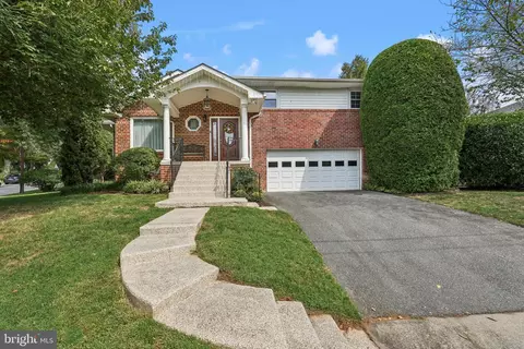 5905 Mckinley St, Bethesda, MD 20817