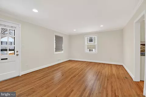Living - 11721 King Tree St, Silver Spring, MD 20902 photo 3 of 5