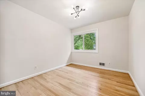 Bedroom - 1901 Ladd St, Silver Spring, MD 20902 photo 7 of 8
