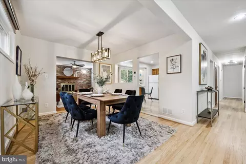 Dining - 1901 Ladd St, Silver Spring, MD 20902 photo 1 of 7