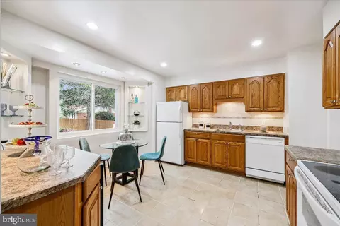 Kitchen - 1901 Ladd St, Silver Spring, MD 20902 photo 2 of 3