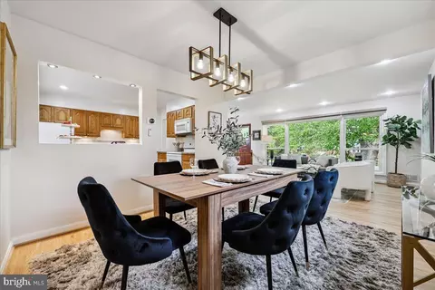 Dining - 1901 Ladd St, Silver Spring, MD 20902 photo 5 of 7