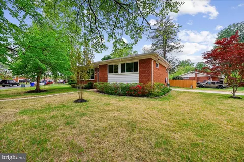 Exterior - 1901 Ladd St, Silver Spring, MD 20902 photo 10 of 25