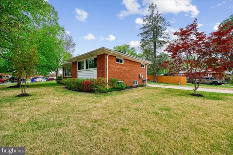 Exterior - 1901 Ladd St, Silver Spring, MD 20902 photo 11 of 25