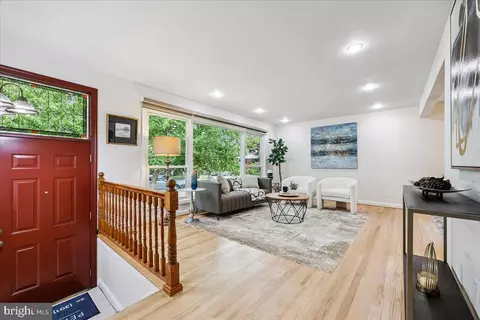 Entry Way - 1901 Ladd St, Silver Spring, MD 20902 photo 3 of 9