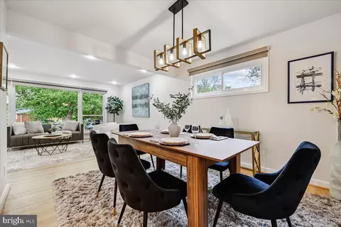 Dining - 1901 Ladd St, Silver Spring, MD 20902 photo 4 of 7