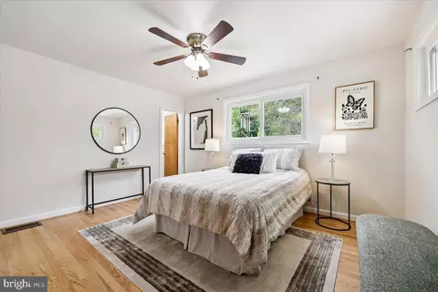 Bedroom - 1901 Ladd St, Silver Spring, MD 20902 photo 4 of 8