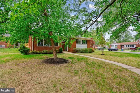Exterior - 1901 Ladd St, Silver Spring, MD 20902 photo 6 of 25