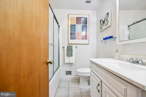 Bath - 1901 Ladd St, Silver Spring, MD 20902 photo 5 of 6