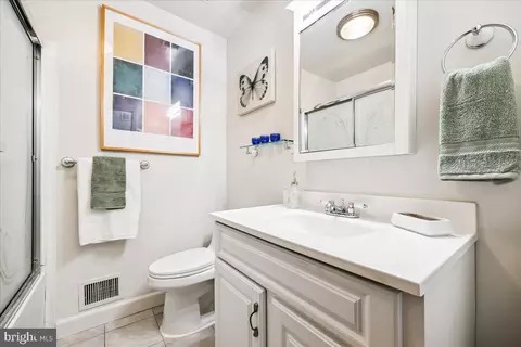 Bath - 1901 Ladd St, Silver Spring, MD 20902 photo 4 of 6