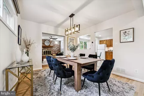 Dining - 1901 Ladd St, Silver Spring, MD 20902 photo 6 of 7