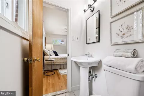 Bath - 1901 Ladd St, Silver Spring, MD 20902 photo 3 of 6