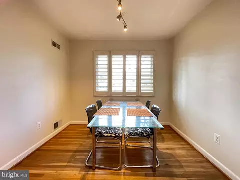 2211 Mark Ct, Silver Spring, MD 20910 photo 4