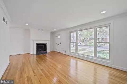 Living - 10213 Duvawn Pl, Silver Spring, MD 20902 photo 4 of 5