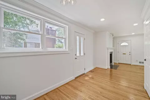 Living - 10213 Duvawn Pl, Silver Spring, MD 20902 photo 3 of 5