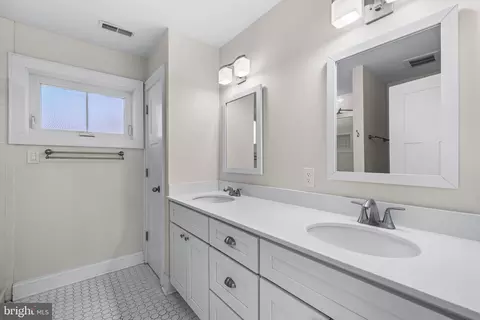 Bath - 8210 Grove St, Silver Spring, MD 20910 photo 2 of 5