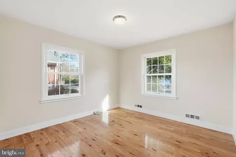 Bedroom - 9708 Dameron Dr, Silver Spring, MD 20910 photo 5 of 7