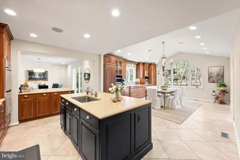 7616 Hackamore Dr, Potomac, MD 20854 photo 15