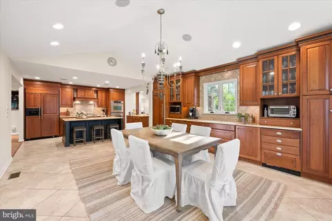 7616 Hackamore Dr, Potomac, MD 20854 photo 11