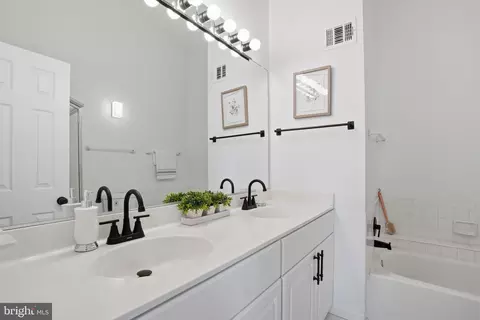 Bath - 2848 Strauss Ter, Silver Spring, MD 20904 photo 3 of 5