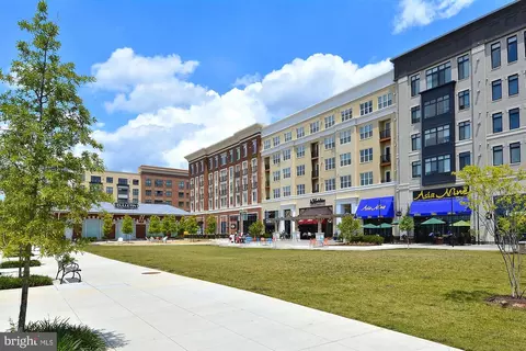 Exterior - 637 Diamondback Dr #17-A, Gaithersburg, MD 20878 photo 6 of 10