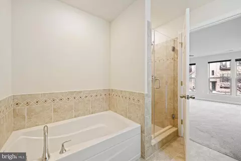 Entry Way - 637 Diamondback Dr #17-A, Gaithersburg, MD 20878 photo 4 of 7