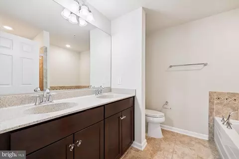 Entry Way - 637 Diamondback Dr #17-A, Gaithersburg, MD 20878 photo 2 of 7