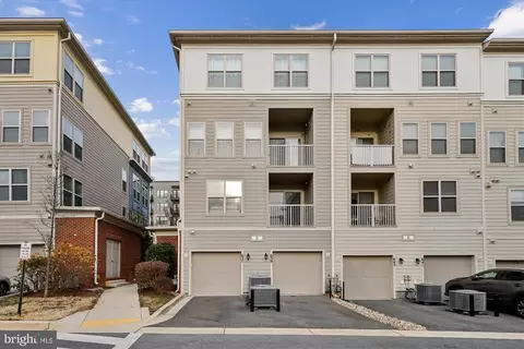 Exterior - 637 Diamondback Dr #17-A, Gaithersburg, MD 20878 photo 3 of 10